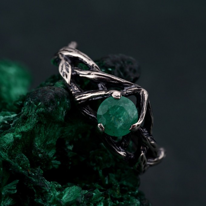 Celtic Emerald Silver Ring - Timeless Celtic Elegance