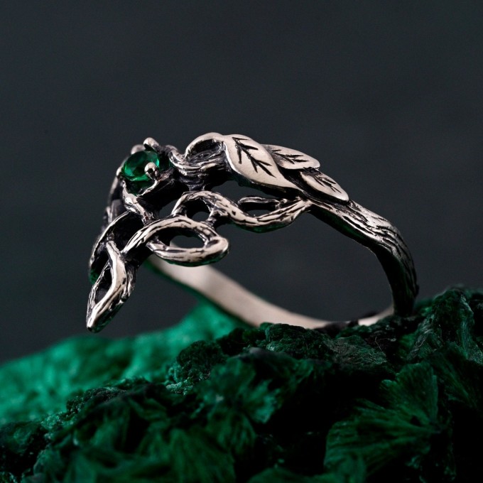 Gothic Silver Ring with Emerald and Celtic Knot Motif