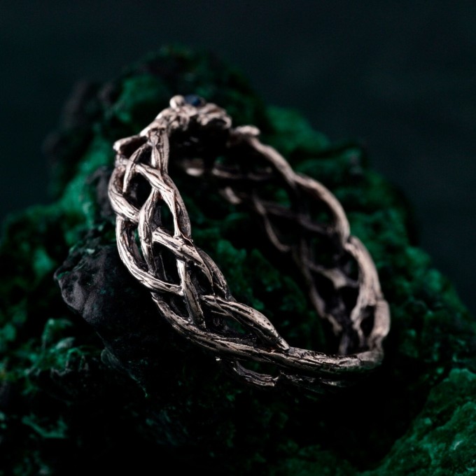 Elegant Topaz Leaf Ring – Silver Nature-Inspired Gemstone Ring for Women