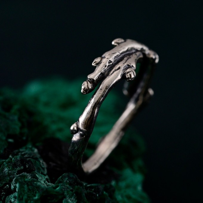 Unique Leaf and Branch Silver Ring – Handcrafted Design, Eco-Friendly Gothic Wedding Band