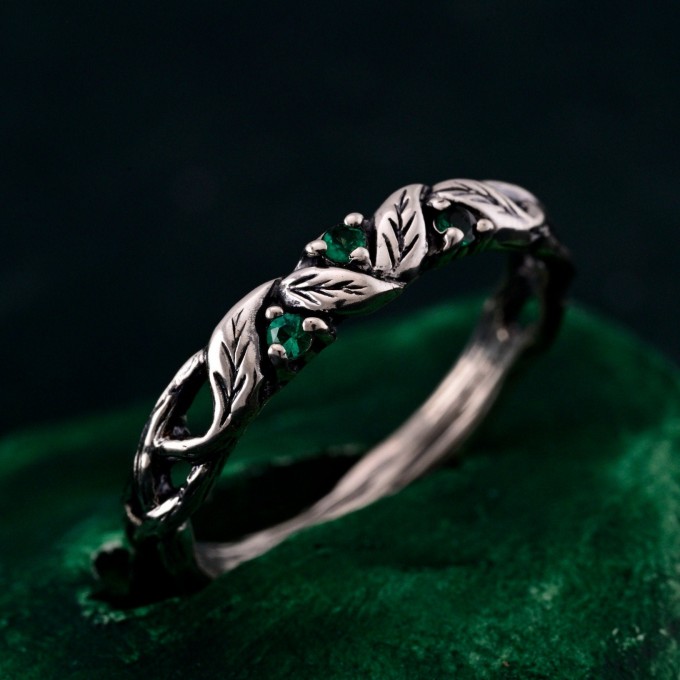 Emerald Silver Ring – Nature-Inspired Elegant Jewelry, Enchanted Forest Design with Vine & Willow Leaf