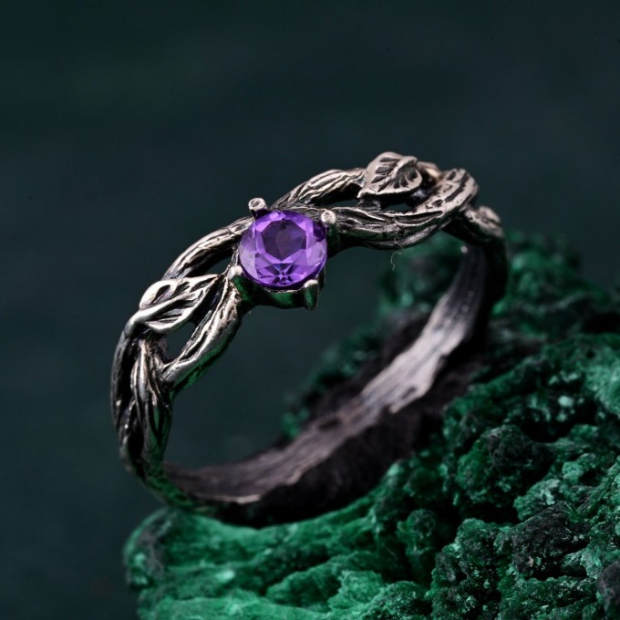 Stunning Silver Twig Ring - Leafy Branch Design with Amethyst