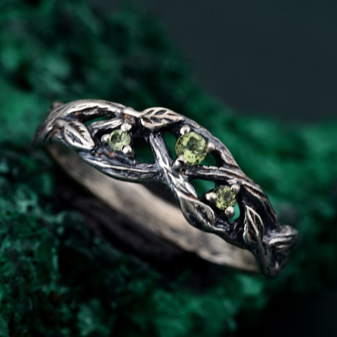 Charming Peridot Silver Twig Ring - Unique Nature-Inspired Wedding Band