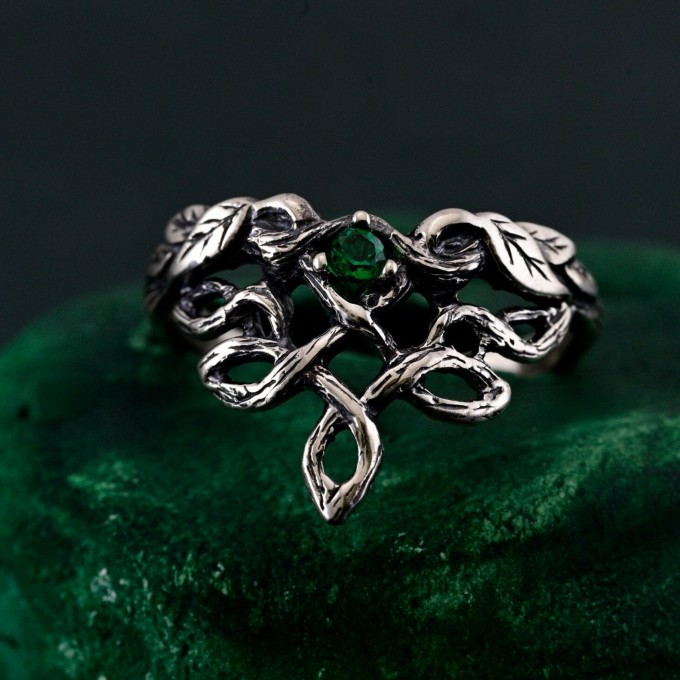 Gothic Silver Ring with Emerald and Celtic Knot Motif