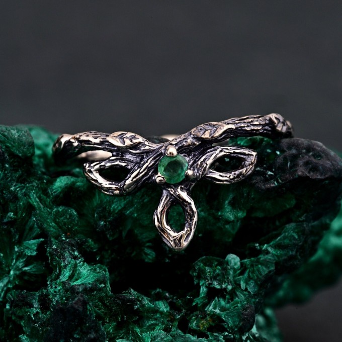 Emerald Woodland Knot Ring – Enchanted Forest Wedding Band, Delicate Twig Emerald Tiara Ring, Cottagecore Eternity Band