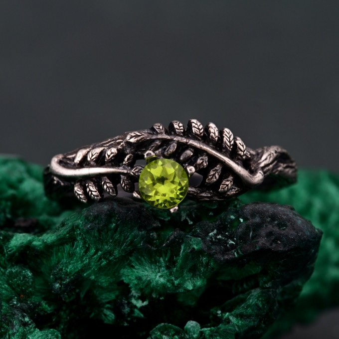 Peridot Fern Branchlet Ring
