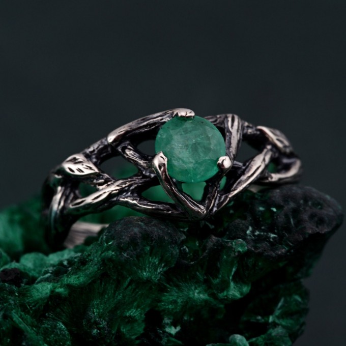 Celtic Emerald Silver Ring - Timeless Celtic Elegance