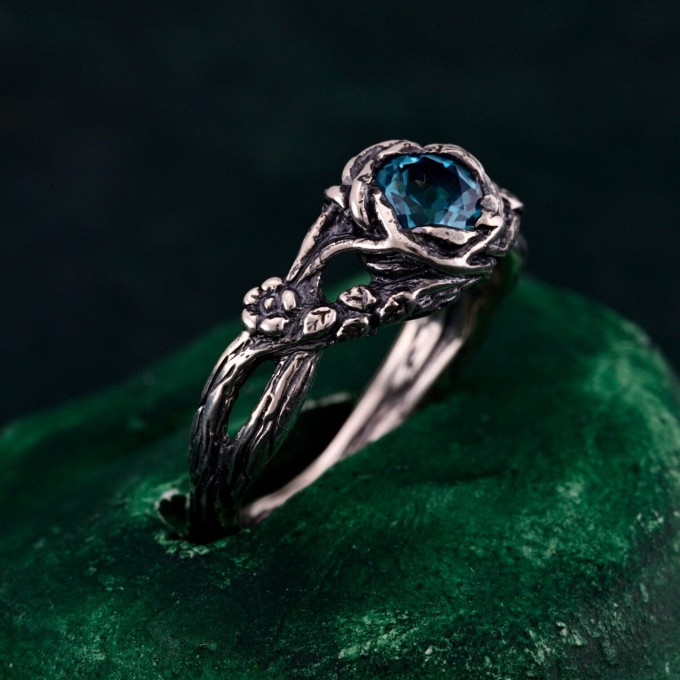 Elegant Sterling Silver Ring with Topaz Gemstone