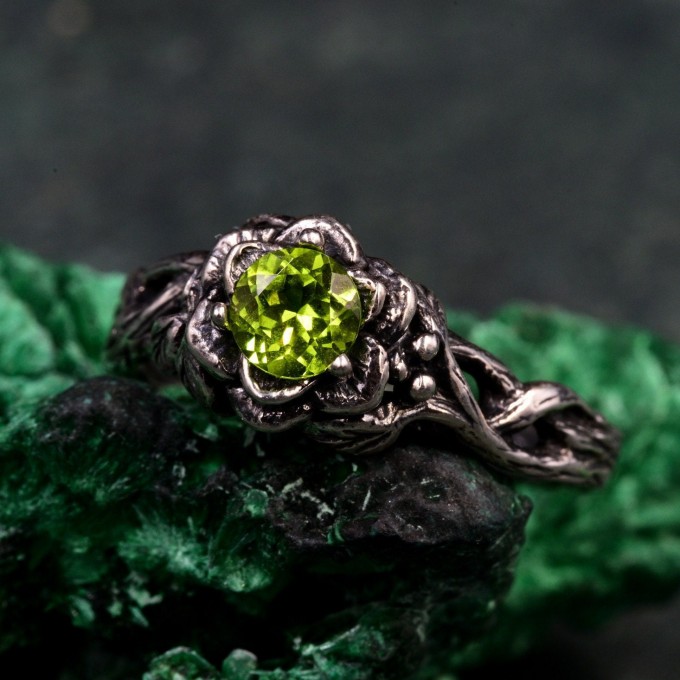 Exquisite Handcrafted Silver Ring: Lotus Design