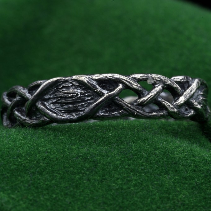 Grasp of the Heart: Gothic Skeleton Hands Ring