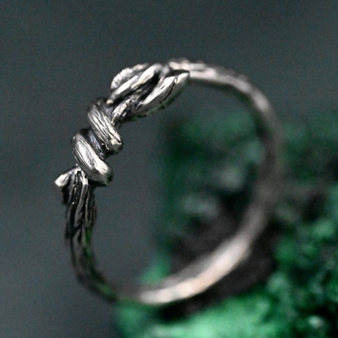 Leaves and Branch Wedding Ring – Unisex Gothic Design for Couples