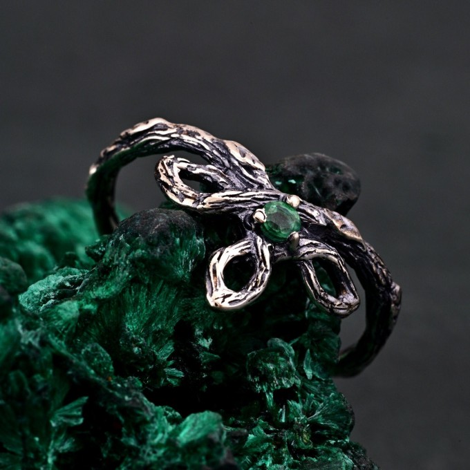 Trinity Knot Emerald Ring – Celtic Forest Nature Wedding Band, Silver Leaf Engagement Ring, Woodland Witch Design with Emerald